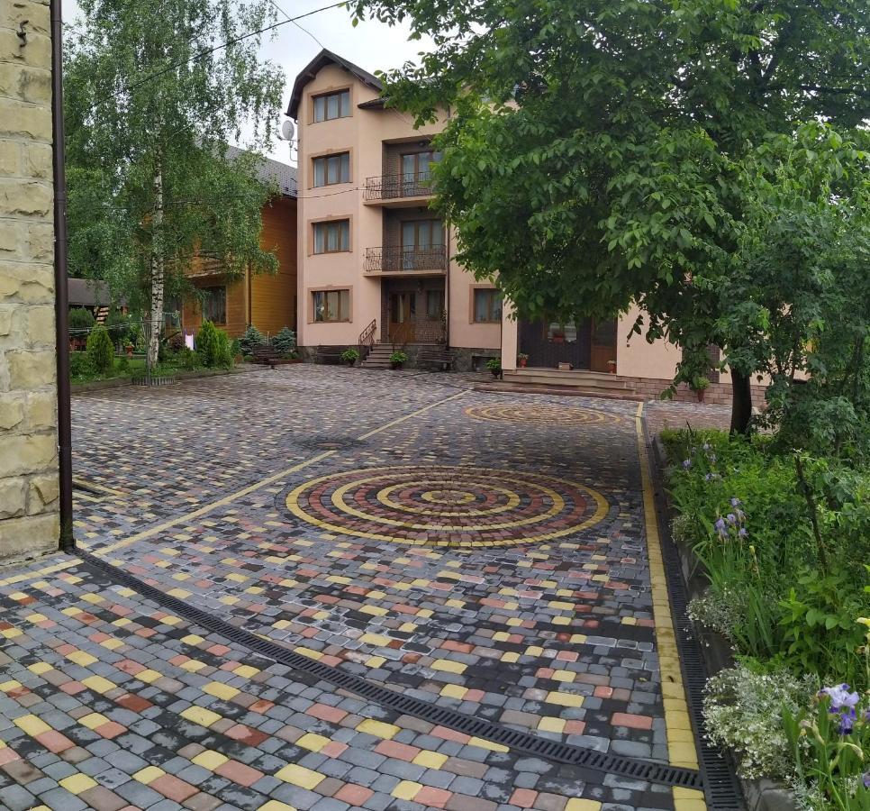 Guest House Shafran Jaremtje Exteriör bild