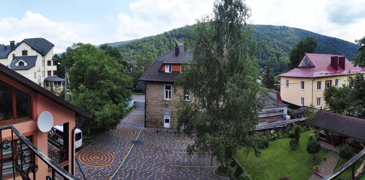 Guest House Shafran Jaremtje Exteriör bild