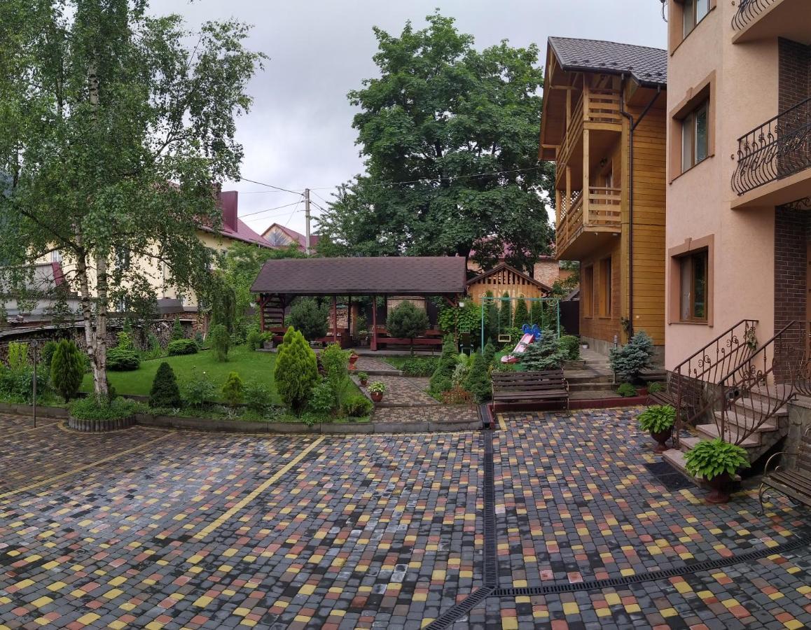 Guest House Shafran Jaremtje Exteriör bild