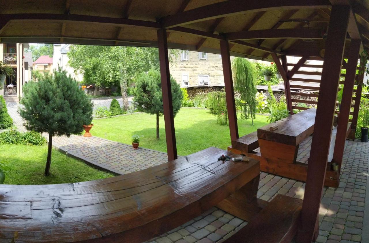 Guest House Shafran Jaremtje Exteriör bild
